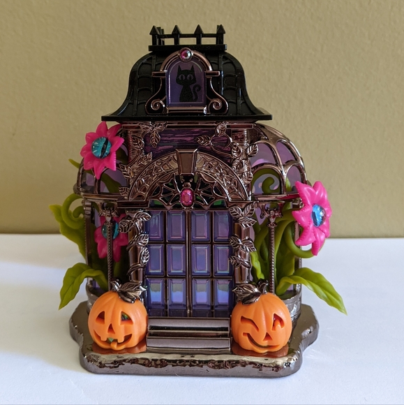 Bath and Body Works Halloween Haunted House Wallflower Plugin Lights Up - Picture 1 of 3
